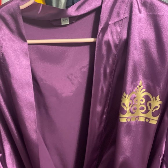 Queen Robe (Purple) - Picture 3 of 4